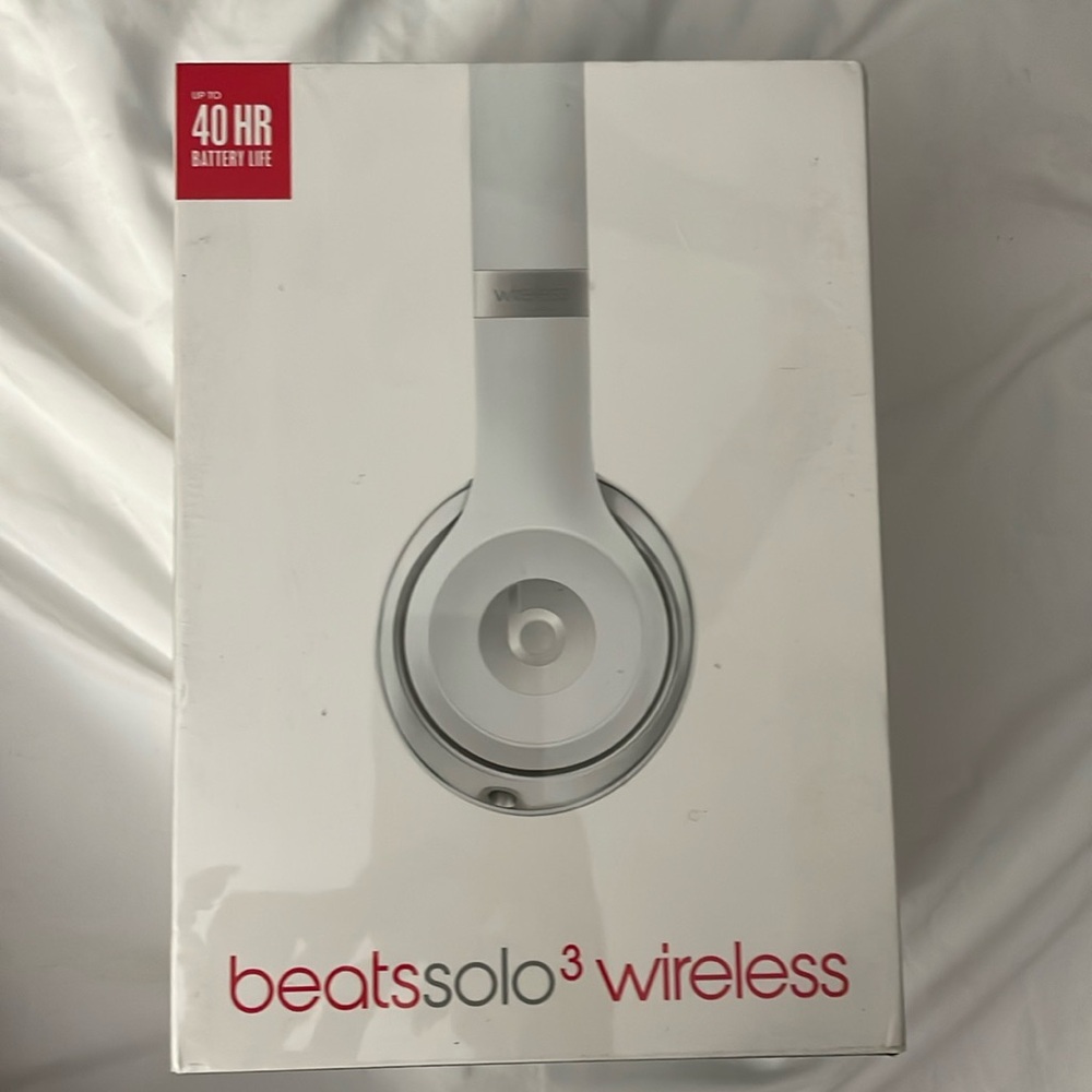 BRAND NEW/NEVER OPENED … BEATS SOLO3 WIRELESS